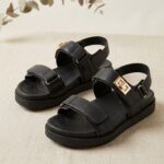 Sandalia negra modelo Gigi